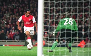 Theo Walcott's Brace: Arsenal Crushes Slavia Prague 7-0 in Champions League