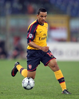 Theo Walcott's Dramatic Penalty Miss: Arsenal vs. AS Roma in UEFA Champions League