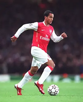 Theo Walcott's Strike: Arsenal's Triumph over Hamburg in the UEFA Champions League (November 21, 2006)