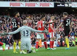 Images Dated 2nd April 2017: Theo Walcott's Thrilling Goal: Arsenal 2-2 Manchester City (Premier League, 2017)