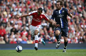 Images Dated 4th October 2009: Theo Wallcott (Arsenal) Gael Givet (Blackburn)
