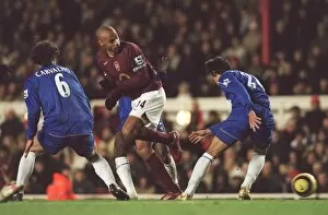 Arsenal v Chelsea 2005-6 Collection: Thierry Henry (Arensal) Ricardo Carvalho and Paulo Ferreira (Chelsea)
