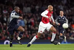Images Dated 28th January 2007: Thierry Henry (Arsenal) Abdoulaye Meite (Bolton)