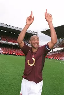 Thierry Henry (Arsenal) celebrates as news of the Totteham score reaches the ground