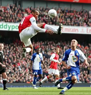 Images Dated 17th February 2007: Thierry Henry (Arsenal) David Bentley (Blackburn)