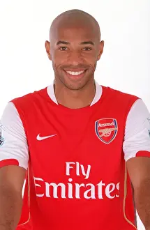Thierry Henry with Arsenal: Emirates Stadium Team Photocall (2006)