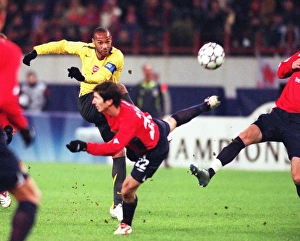 Thierry Henry (Arsenal) Evgeni Aldonin (CSKA)