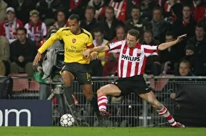 Images Dated 23rd February 2007: Thierry Henry (Arsenal) Jan Kromkamp (PSV)