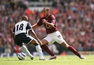 Images Dated 22nd April 2006: Thierry Henry (Arsenal) Jermaine Defoe (Tottenham)