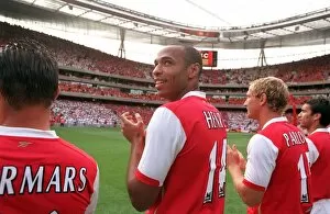 Images Dated 26th July 2006: Thierry Henry (Arsenal) line up with the Legends