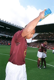 Thierry Henry (Arsenal) with a Lucazade bottle. Arsenal 2:0 Newcastle United Thierry Henry (Arsenal) with a Lucazade bottle. Arsenal 2:0 Newcastle United