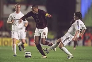 Images Dated 9th March 2006: Thierry Henry (Arsenal) Michel Salgado (Real)