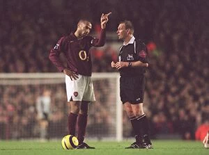 Arsenal v Manchester United 2005-6 Collection: Thierry Henry (Arsenal) and Referee Graham Poll. Arsenal 0: 0 Manchester United