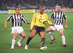 Images Dated 6th April 2006: Thierry Henry (Arsenal) Robert Kovac and Fabio Cannavaro (Juve)
