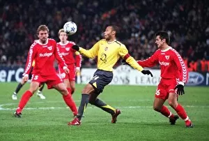 Images Dated 24th November 2005: Thierry Henry (Arsenal) Selver Hodzic (Thun). FC Thun 0: 1 Arsenal