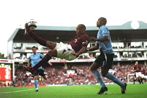 Arsenal v Man City 2005-6 Collection: Thierry Henry (Arsenal) Sylvain Distin (Man City). Arsenal 1: 0 Manchester City