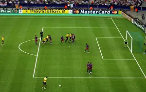 Thierry Henry (Arsenal) takes the free kick that Sol Campbell heads in for Arsenals goal
