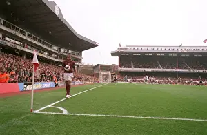Thierry Henry (Arsenal) walks out to take a corner in the South East Corner