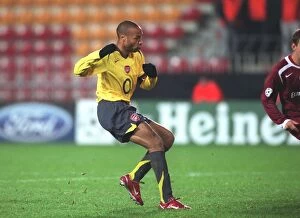 Images Dated 19th October 2005: Thierry Henry: Arsenal's Record-Breaking Hero - 2nd Goal vs. Sparta Prague (186 Goals)