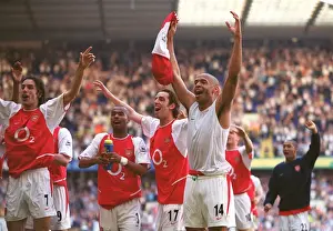 Thierry Henry, Ashley Cole and Edu (Arsenal) celebrate at the end of the match
