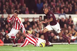 Thierry Henry beats Staven Caldwell (Sunderland) on his way to scoring Arsenals 3rd goal