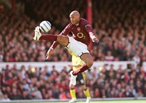 Thierry Henry brings the ball down on his way to scoring his 1st, Arsenals 2nd goal