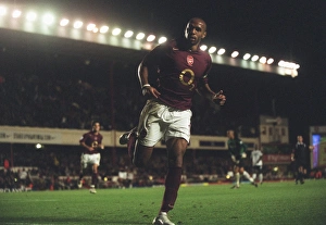 Thierry Henry celebrates scoring his 2nd goal for Arsenal. Arsenal 4:1 Fulham