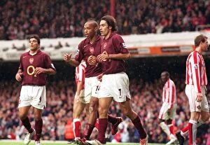 Arsenal v Sunderland 2005-6 Collection: Thierry Henry celebrates scoring Arsenals 2nd goal with Robert Pires