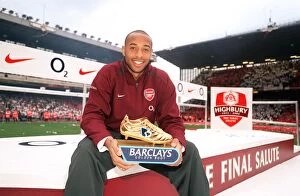Images Dated 30th May 2006: Thierry Henry with his Golden Boot Award. Arsenal 4: 2 Wigan Athletic