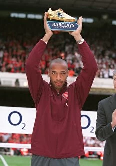 Arsenal v Wigan 2005-06 Collection: Thierry Henry with his Golden Boot Trophy. Arsenal 4: 2 Wigan Athletic