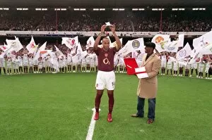 Images Dated 2005 October: Thierry Henry is presented with a golden canon by Ian Wright for becoming Arsenals all time record