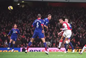 Thierry Henry scores Arsenals 2nd goal under pressure from Nemanja Vidic (Man Utd)