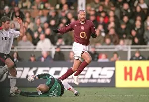 Images Dated 4th March 2006: Thierry Henry scores Arsenals 3rd goal, his 2nd goal, past Tony Warner (Fulham)
