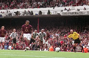 Thierry Henry Scores Penalty: Arsenal 2-0 Newcastle United, FA Premier League, 2005