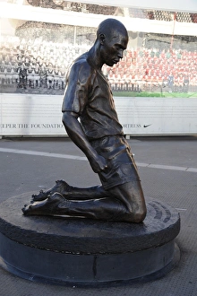 Thierry Henry Statue at Emirates Stadium