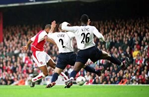 Images Dated 10th January 2011: Thierry Henry's Epic Goal: Arsenal 3-0 Tottenham, 2002