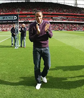 Thierry Henry's Glorious Return: Arsenal Legends Reunite for a 6-2 Victory over Blackburn Rovers (April 2009)