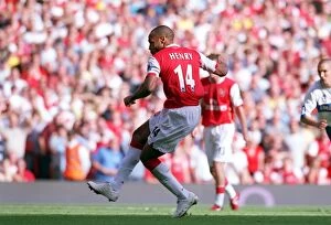 Images Dated 9th September 2006: Thierry Henry's Penalty: Arsenal's Equalizer Against Middlesbrough, FA Premier League, 2006