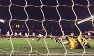 Thierry Henry's Unforgettable Penalty: Arsenal's 4-0 Victory Over Portsmouth (December 2005)