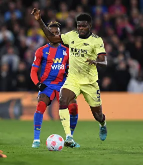 Thomas Partey in Action: Crystal Palace vs. Arsenal - Premier League Clash (2021-22)