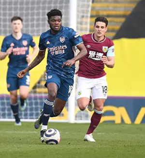 Thomas Partey Breaks Past Burnley's Ashley Westwood in Empty Turf Moor - Arsenal vs Burnley, Premier League 2021