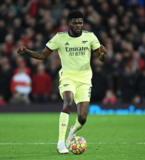 Images Dated 20th November 2021: Thomas Partey Faces Off Against Liverpool in Premier League Clash