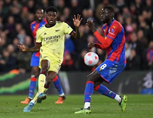Crystal Palace v Arsenal - 2021-22 Collection: Thomas Partey Faces Pressure from Cheikhou Kouyate in Crystal Palace vs Arsenal Premier League Clash