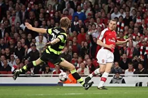 Images Dated 26th August 2009: Thomas Vermaelen (Arsenal) Glenn Loovens (Celtic)