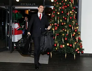 Arsenal V Hull City 2013-14 Prints: Thomas Vermaelen Enters Emirates Stadium: Arsenal vs Hull City, Premier League 2013-14