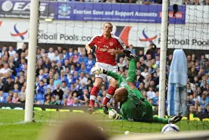 Everton V Arsenal 2009-10 Prints: Thomas Vermaelen heads past Everton goalkeeper Tim