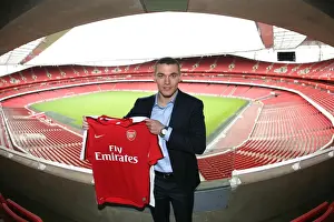 Thomas Vermaelen Joins Arsenal at Emirates Stadium (June 2009)