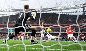 Arsenal v West Bromwich Albion 2011-12 Collection: Thomas Vermaelen Scores Arsenal's Second Goal: Arsenal 3-0 West Bromwich Albion, Premier League