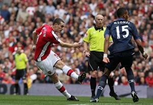 Arsenal v Blackburn Rovers 2009-10 Gallery: Thomas Vermaelen shoots past Blackburn goalkeeper Paul