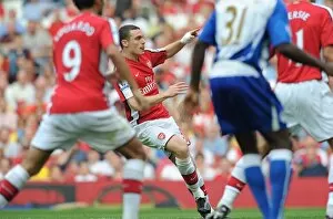 Arsenal v Wigan Athletic 2009-10 Collection: Thomas Vermaelen shoots past Chris Kirkland to score
